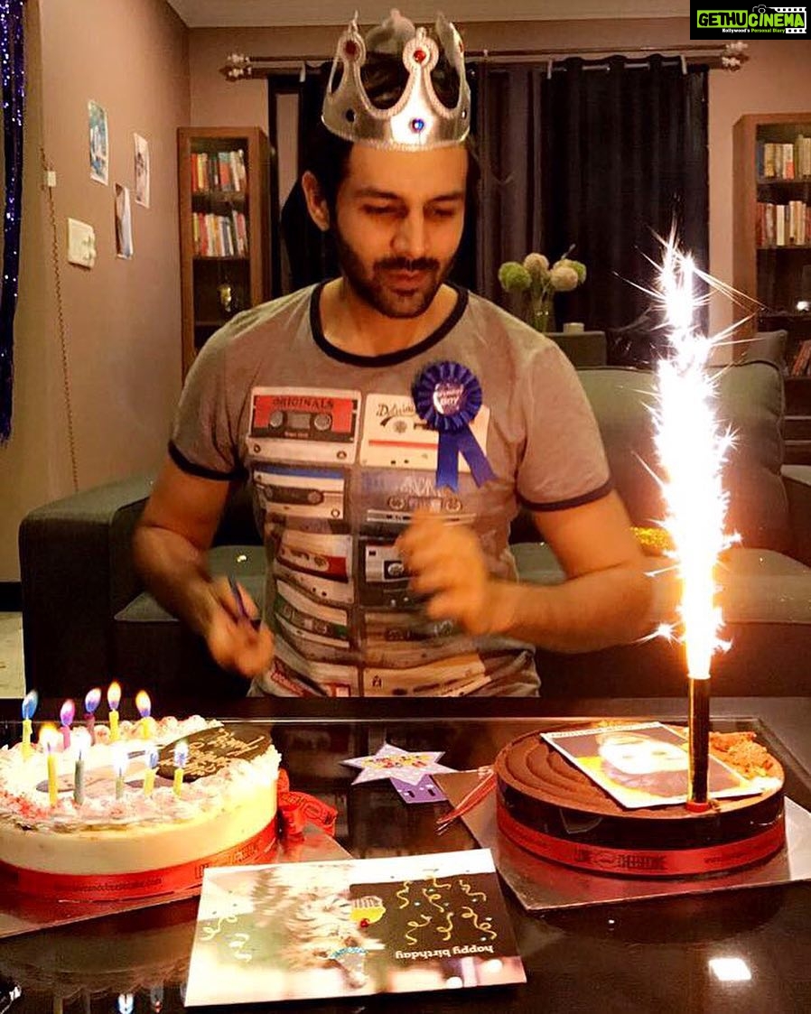Kartik Aaryan Instagram - Want to cut the cake But its scaring me 🔥🔥