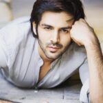 Kartik Aaryan Instagram - Wont blink 😍🙈👀