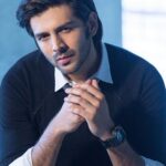 Kartik Aaryan Instagram – Seedha Saadha main 👶🏻