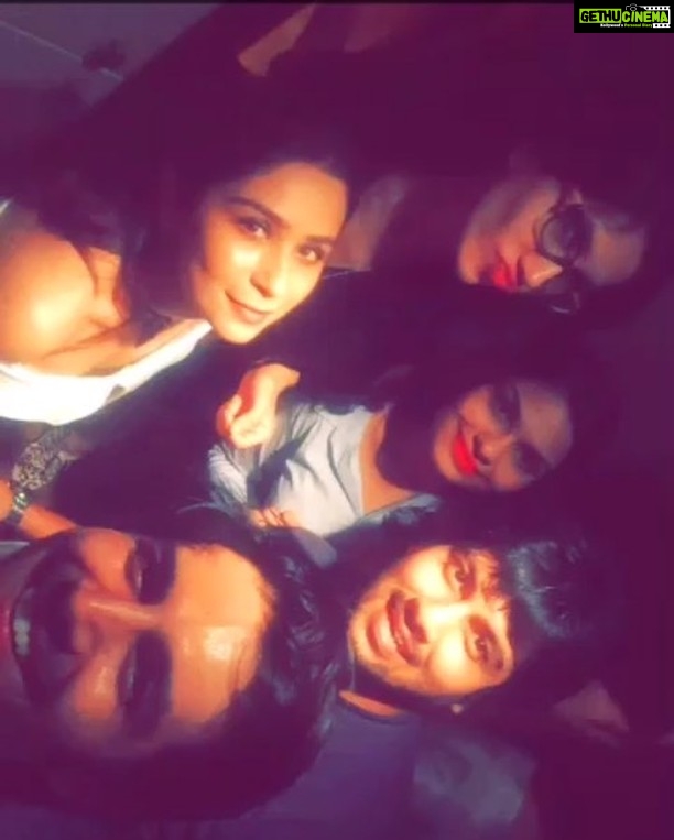 Kartik Aaryan Instagram - Haha look at their faces #PhotonahiVideohai 😆