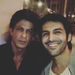 Kartik Aaryan Instagram - Fan moment 👶🏻 @iamsrk