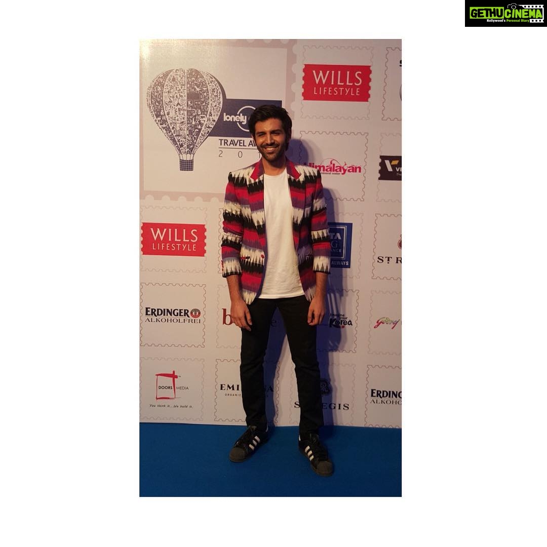 Kartik Aaryan Instagram - At the #lonelyplanetawards Styled by @nitashagaurav