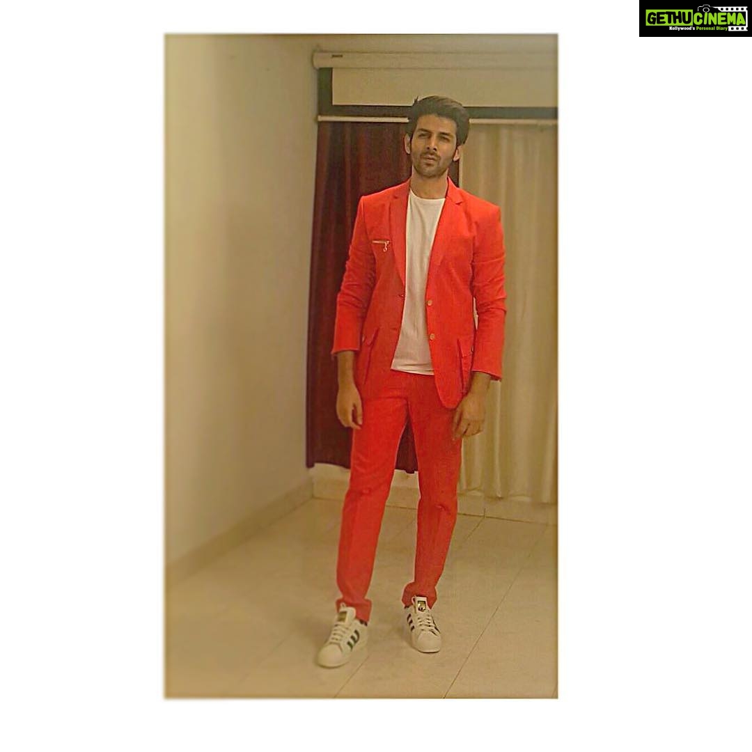 Kartik Aaryan Instagram - Last night @graziaindia Wasnt wearing my fav black What do u think 🐒