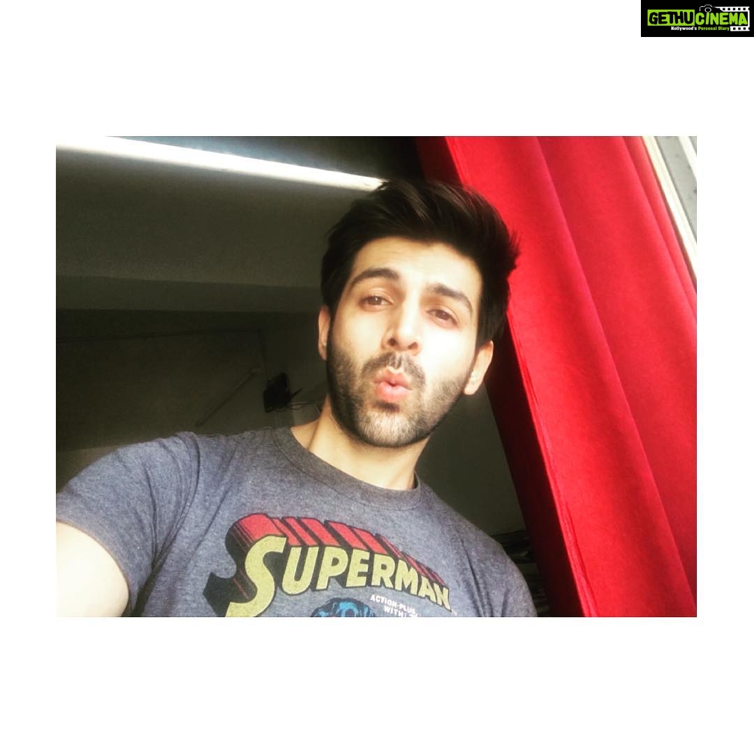 Kartik Aaryan Instagram - Haircut finally 💂🏾 Feeling Light 👦🏽 #Superlightman