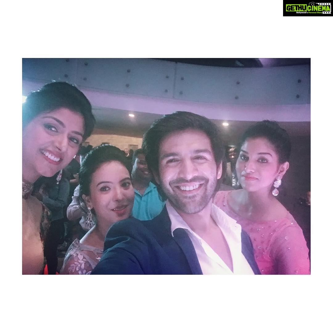 Kartik Aaryan Instagram - Great experience being a part of the jury Thank you @feminaindia Congratulations Shivangi on winning the #feminaofficiallygorgeous And a big congratulations to the runners-up as well