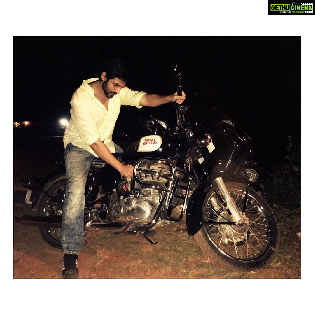 Kartik Aaryan Instagram - Love my ride🚴🏽 Goa diaries