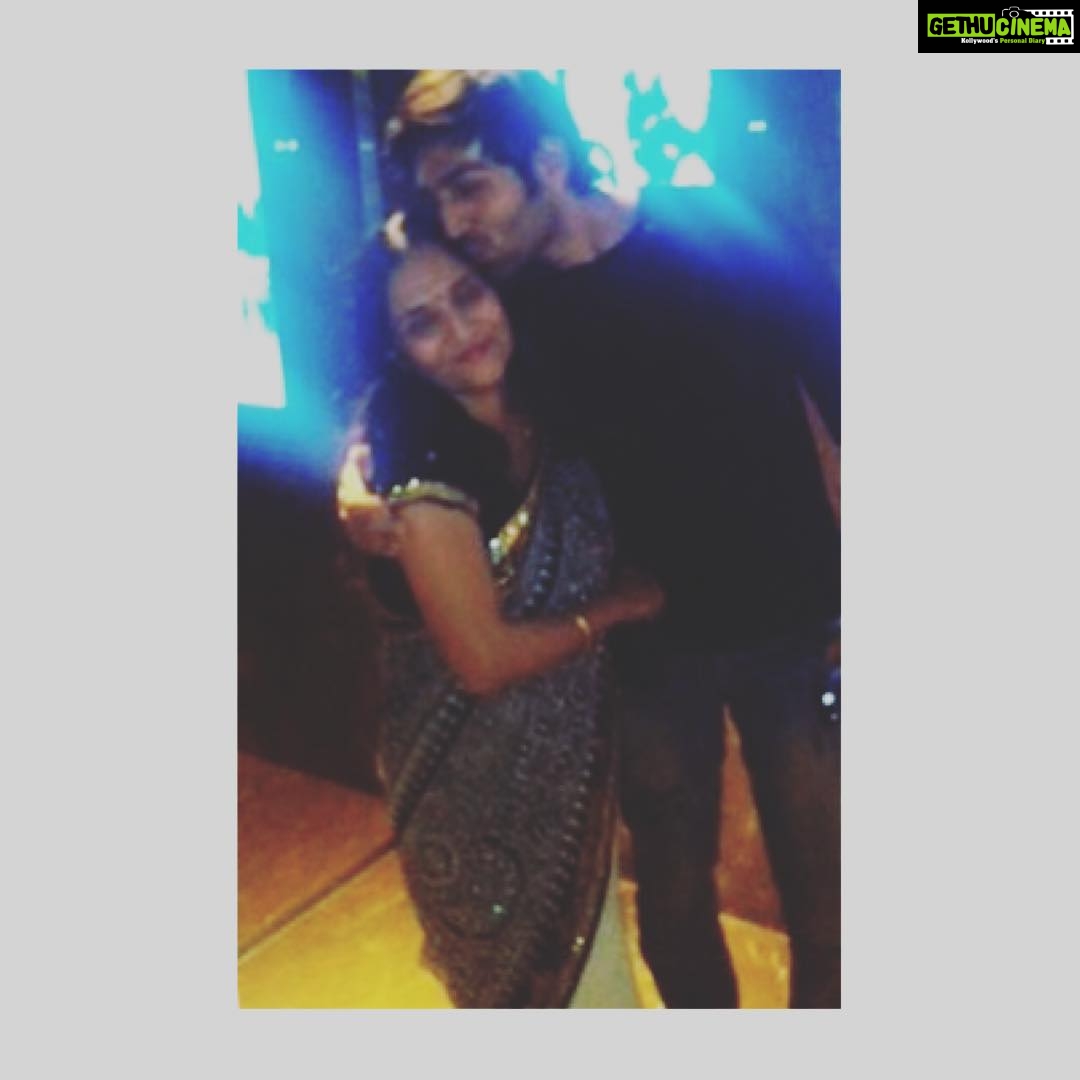 Kartik Aaryan Instagram - Happy Birthday to the most beautiful Girl i have ever known Mummy❤️