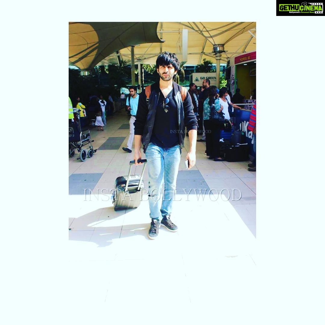 Kartik Aaryan Instagram - Back to Mumbai :))