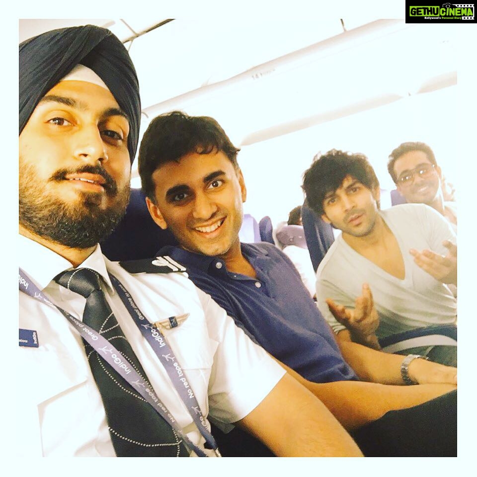 Kartik Aaryan Instagram - Off to chandigarh and ludhiana Pilot with us Plane on autopilot