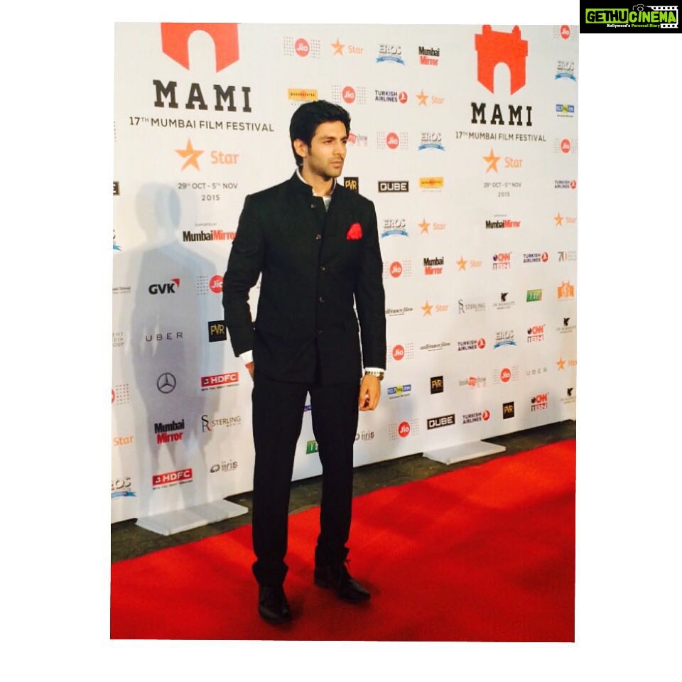 Kartik Aaryan Instagram - In @raghavendra.rathore for the 17th #jioMami opening ceremony, styled by @aakanksha.a
