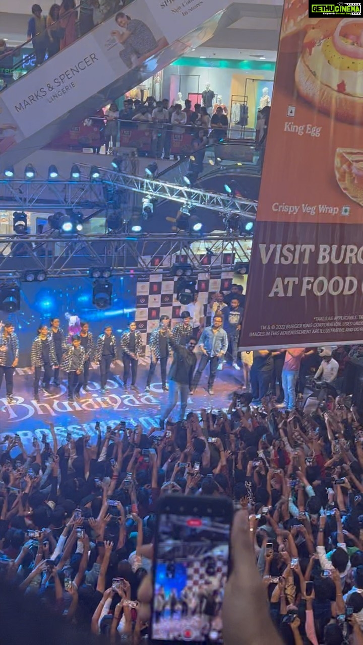 Kartik Aaryan Instagram - UNREAL LOVE ❤️ THANK YOU 🙏