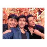 Kartik Aaryan Instagram - Shot for comedy nights bachao with my fav duo @krushna_abhishek and sudesh lehri