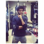 Kartik Aaryan Instagram - Sunday ko main chup rehta hu 😷