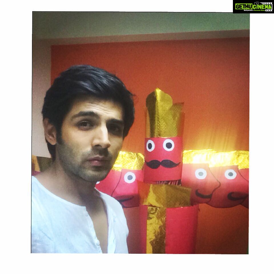 Kartik Aaryan Instagram - Happy Dussehra 🔥