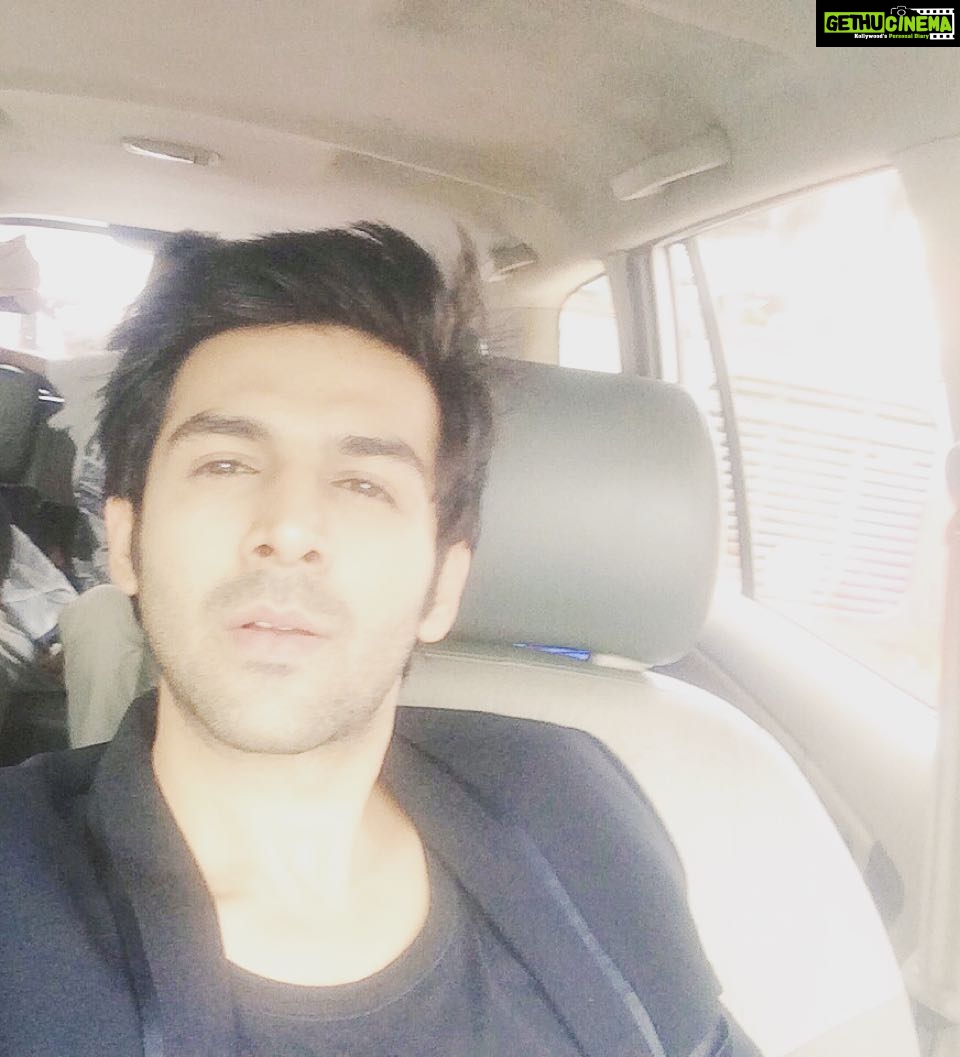 Kartik Aaryan Instagram - Guwahati here i come :) hope you are watching #PyaarKaPunchnama2