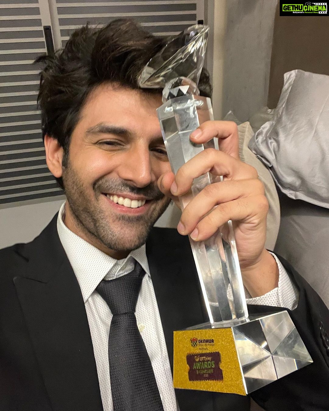 Kartik Aaryan Instagram - Best Actor #Dhamaka !! Thank you #HtOttAwards for recognising #ArjunPathak 🙏🏻 Honoured and Grateful ❤️ @htcity