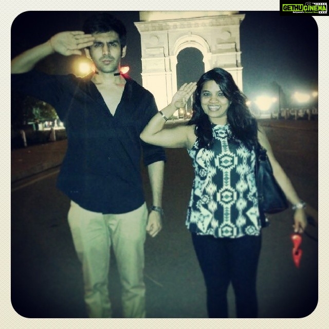 Kartik Aaryan Instagram - #indiagate #delhi #punishment #watchman #watchwoman #fun