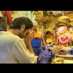 Kartik Aaryan Instagram - वक्रतुण्ड महाकाय सूर्यकोटि समप्रभ। निर्विघ्नं कुरु मे देव सर्वकार्येषु सर्वदा॥ 🙏🏻❤️