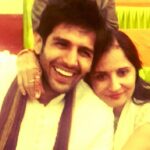 Kartik Aaryan Instagram - Happy happy bday to my love and my strength..meri pyaari maaa