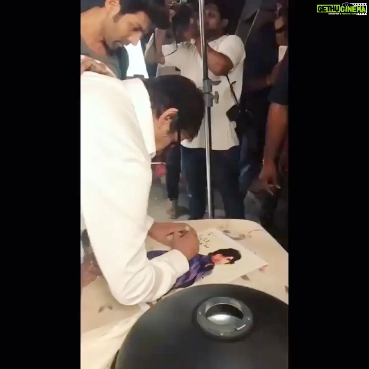Kartik Aaryan Instagram - 4 years ago, one of the happiest moments ever, when I got an autograph from the Legend himself, on a picture of his iconic movie, which is undoubtedly my favourite too! Happy 80th Birthday Shehenshah of Indian Cinema ❤️ Keep blazing trails that we can only dream to follow in sir @amitabhbachchan ❤️🙏🏻