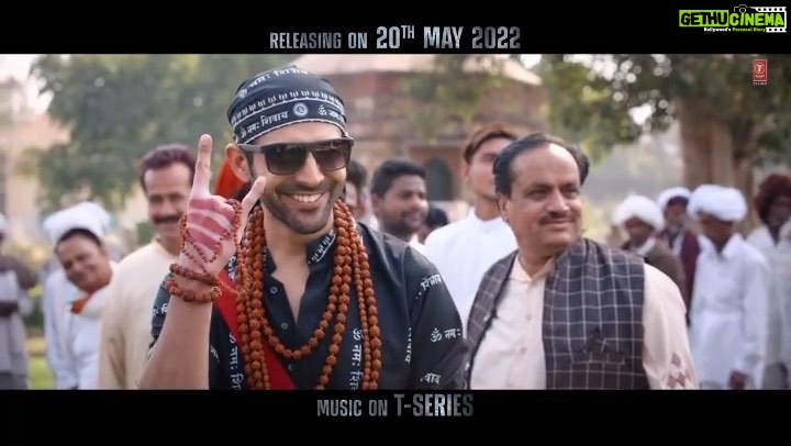 Kartik Aaryan Instagram - Chola Matlab? 🤓 Kaastume Releasing Tomorrow 🔥 #BhoolBhulaiyaa2 🤙🏻👻