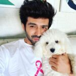 Kartik Aaryan Instagram – Breast Cancer Awareness 🎗
‘Early Diagnosis Saves Lives’ 
Honoured to Flag off the Cyclothon for Breast Cancer Awareness ❤️🚴🏻‍♀️ Mumbai – मुंबई