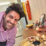 Kartik Aaryan Instagram - Happy Dhanteras ❤️🙏🏻