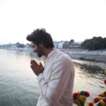 Kartik Aaryan Instagram - Blessed 🙏🏻❤️ Varanasi - City Of Temples