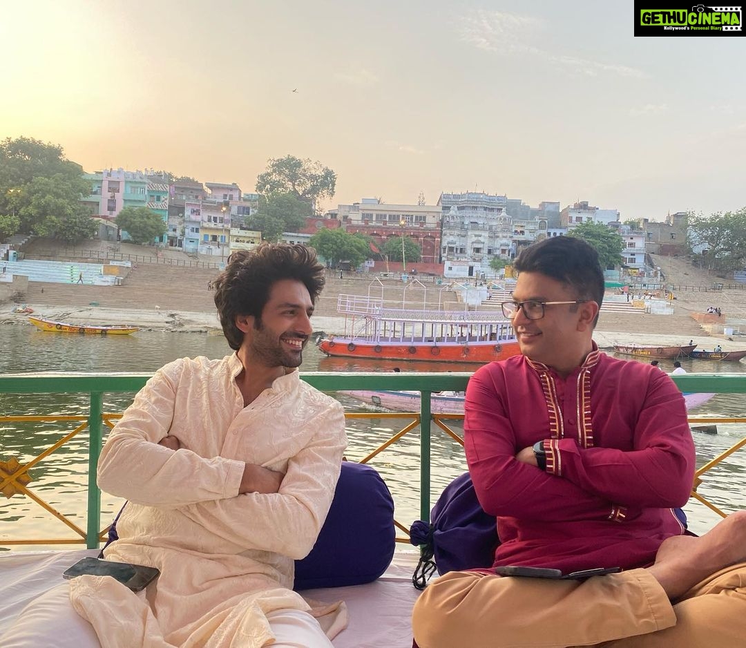 Kartik Aaryan Instagram - Blessed 🙏🏻❤️ Varanasi - City Of Temples