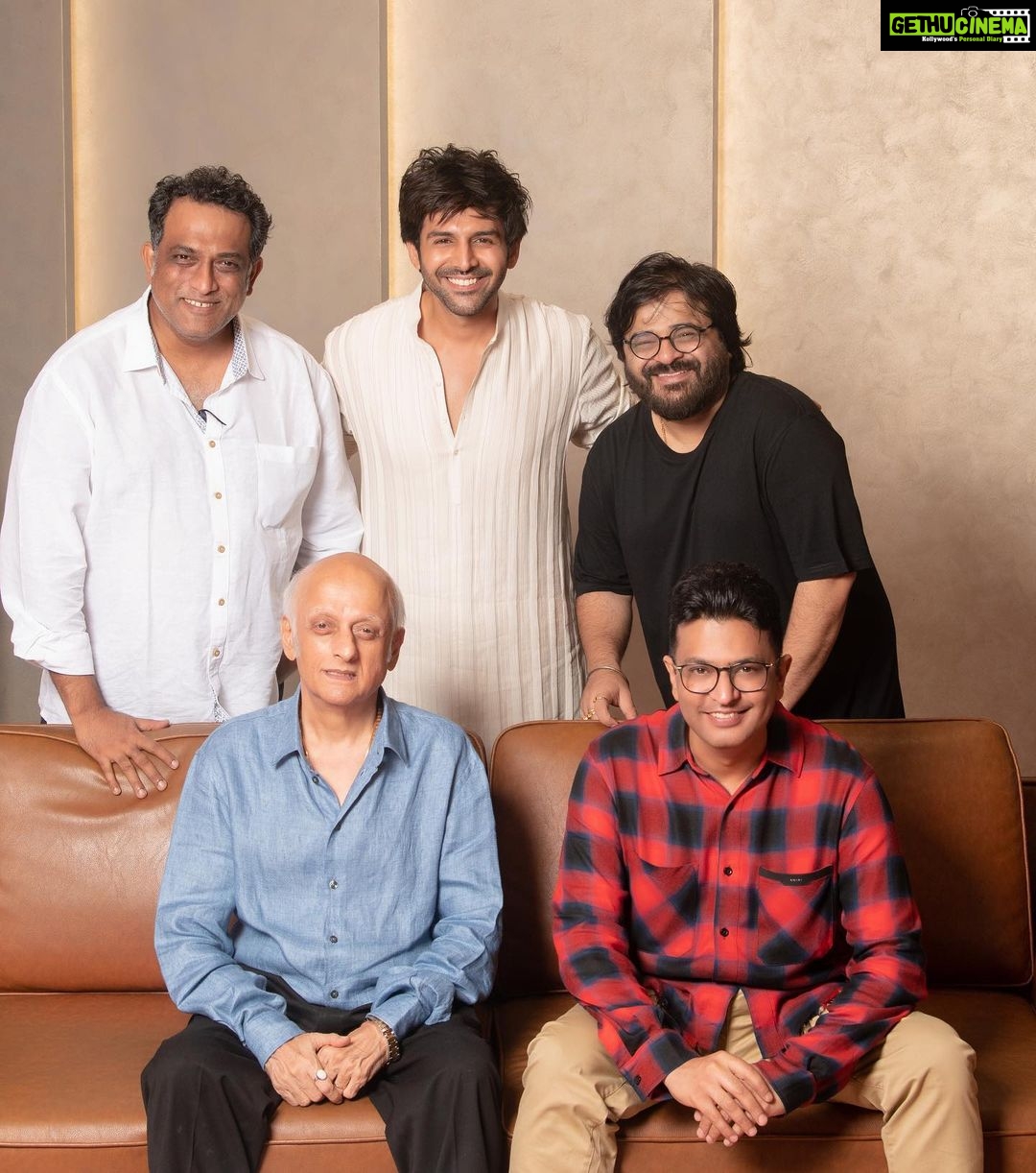 Kartik Aaryan Instagram - Team 'A' ❤️🎶 #AnuragBasu #Pritam #BhushanKumar #MukeshBhatt 🙏🏻