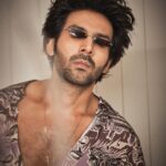 Kartik Aaryan Instagram - Ready to Party tonight 🤙🏻 Lets Zig Zag together Mumbai