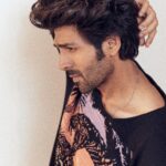 Kartik Aaryan Instagram - Swipe Right for Hot Mess 🔥🤙🏻