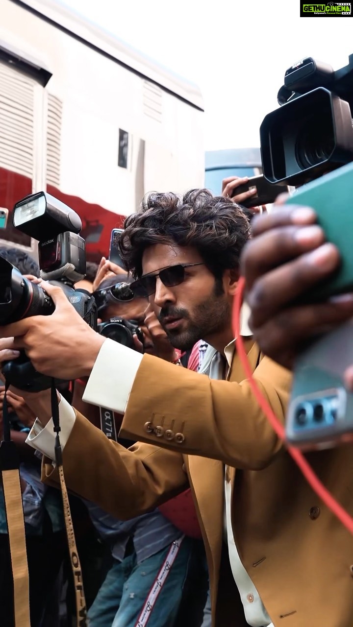 Kartik Aaryan Instagram - #BhoolBhulaiyaa2 👻 Day 4 or 3 Dont know 😵💫 #Promotions #20thMay