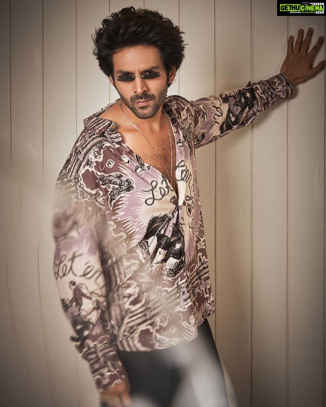 Kartik Aaryan Instagram - Ready to Party tonight 🤙🏻 Lets Zig Zag together Mumbai