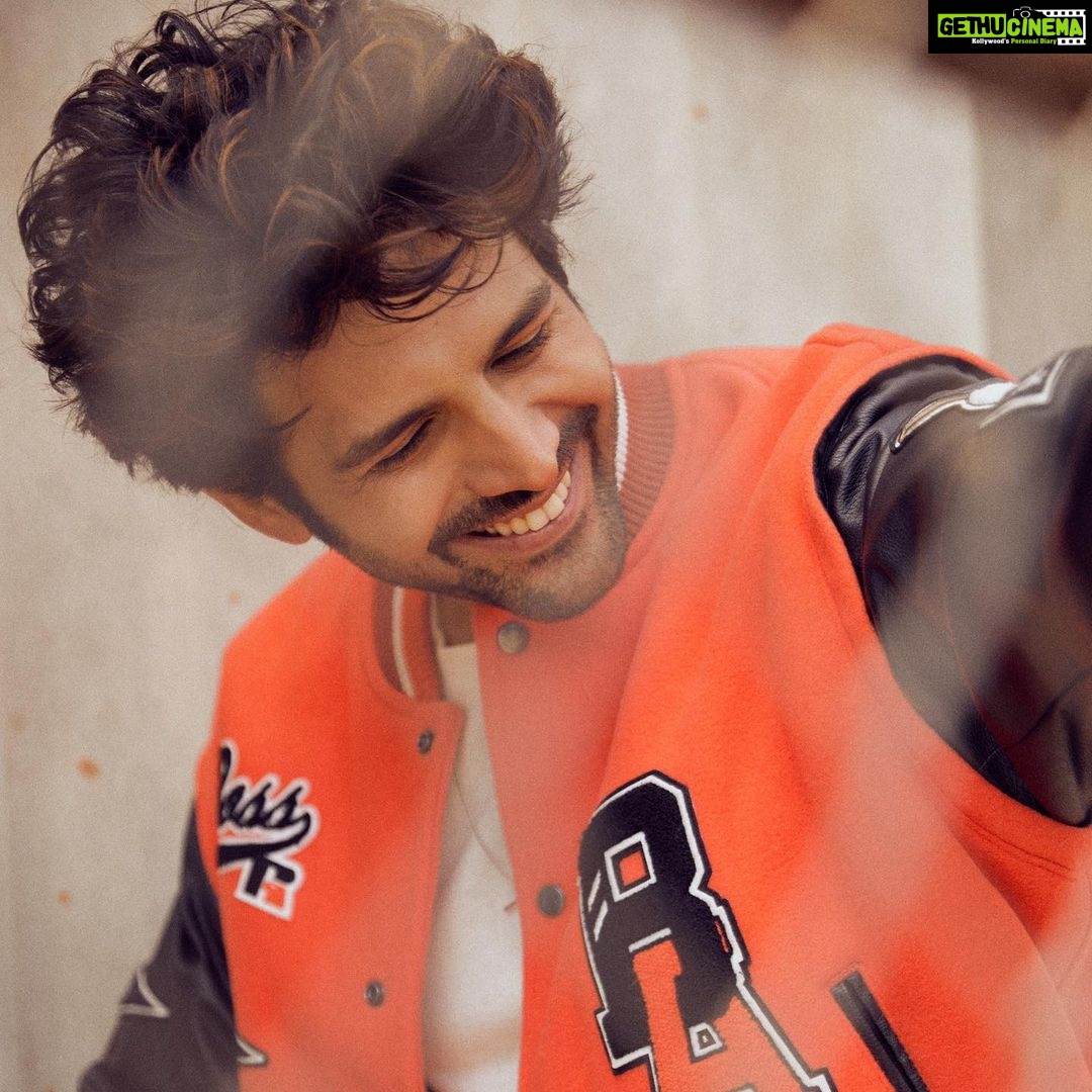 Kartik Aaryan Instagram - Aur Promotions Ka Hua Shubh Aarambh 🤟🏻 #BhoolBhulaiyaa2 👻 #20thMay