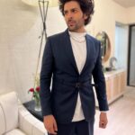 Kartik Aaryan Instagram - Hello, award