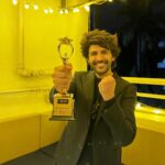 Kartik Aaryan Instagram - Arjun Pathak is the best 🔥 Iconic Best Actor of The Year Critics Choice #Dhamaka 🙏