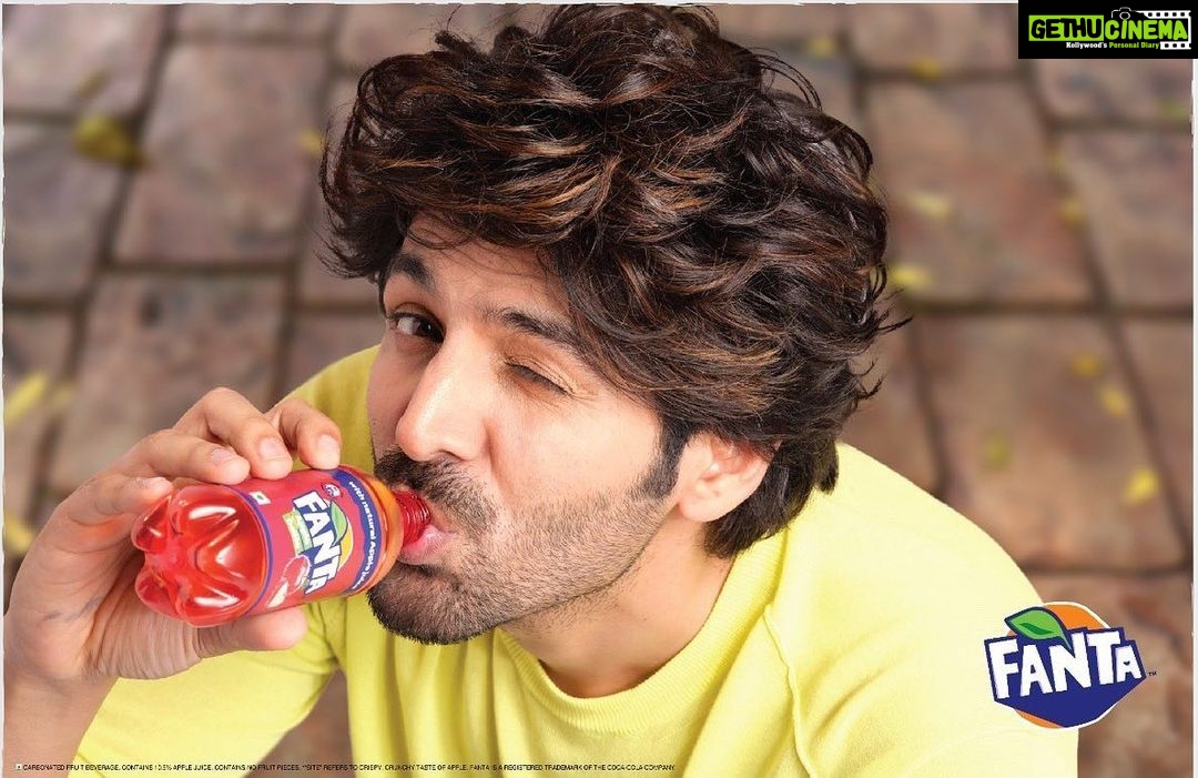 Kartik Aaryan Instagram - Officially Fanta- stic ๐ Thrilled to be the New Fanta Face ๐งก #Ad @fantaindia