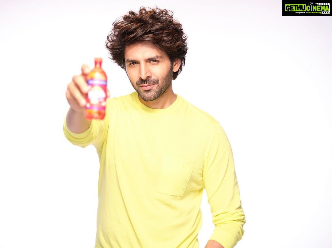 Kartik Aaryan Instagram - Tomorrow’s gonna be Fantastic 😁