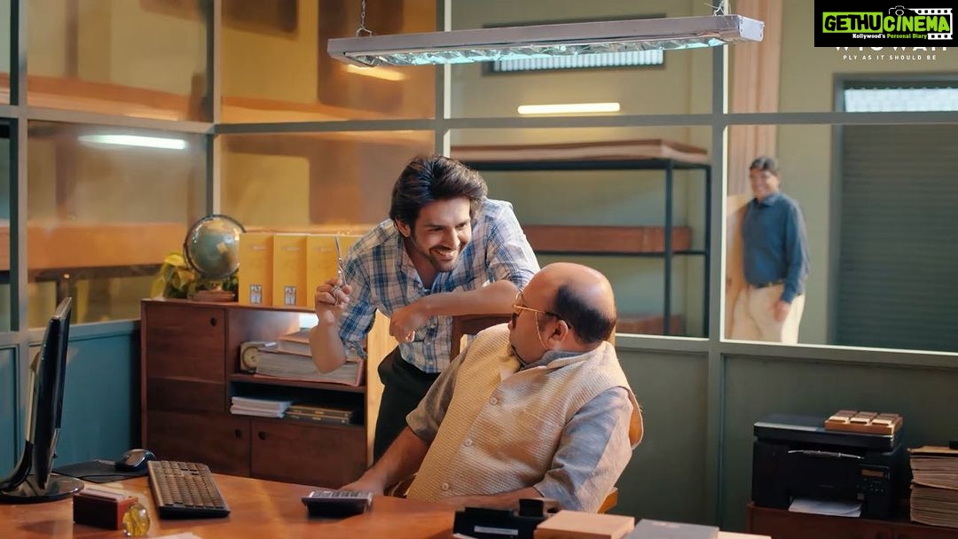 Kartik Aaryan Instagram - Pyaar mein unch-neech, idhar udhar shayad hojaye, Lekin Wigwam Calibrated Plywood mein ? Never !! Precise uniformness aur smoothness ke sath, Wigwam chalega nahi, daudega !! @wigwamply π€π»π€π» #OnlyCalibratedPly #WigwamPly #PlyAsItShouldBe #Ad