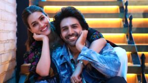 Kartik Aaryan Instagram - आपके Guddu aur Rashmi aaj bhi saath hai ❤️ 3 yrs of #LukaChuppi 🤫 ❤️celebrating on the sets of #Shehzada 👑