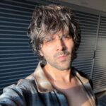 Kartik Aaryan Instagram - Ati Sun-dar 🔆