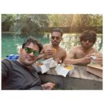 Kartik Aaryan Instagram - Life update 😎 Meri Goa trip ho gayi college friends ke sath 🕺🏻🌴 Feeling purposeless now 🤔