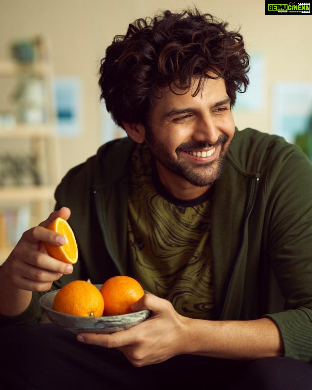 Kartik Aaryan Instagram - Frank Santraa 🍊