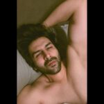 Kartik Aaryan Instagram - First be your own Valentine !! Pyaar wyaar hota rahega… #SelfLove ❤️