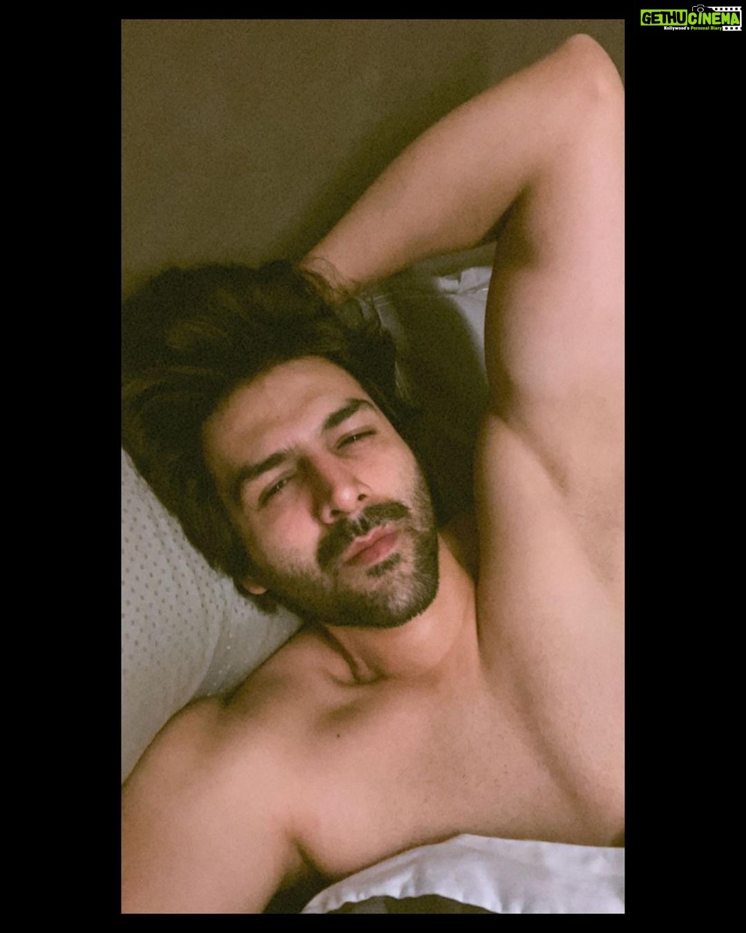 Kartik Aaryan Instagram - First be your own Valentine !! Pyaar wyaar hota rahega… #SelfLove ❤️