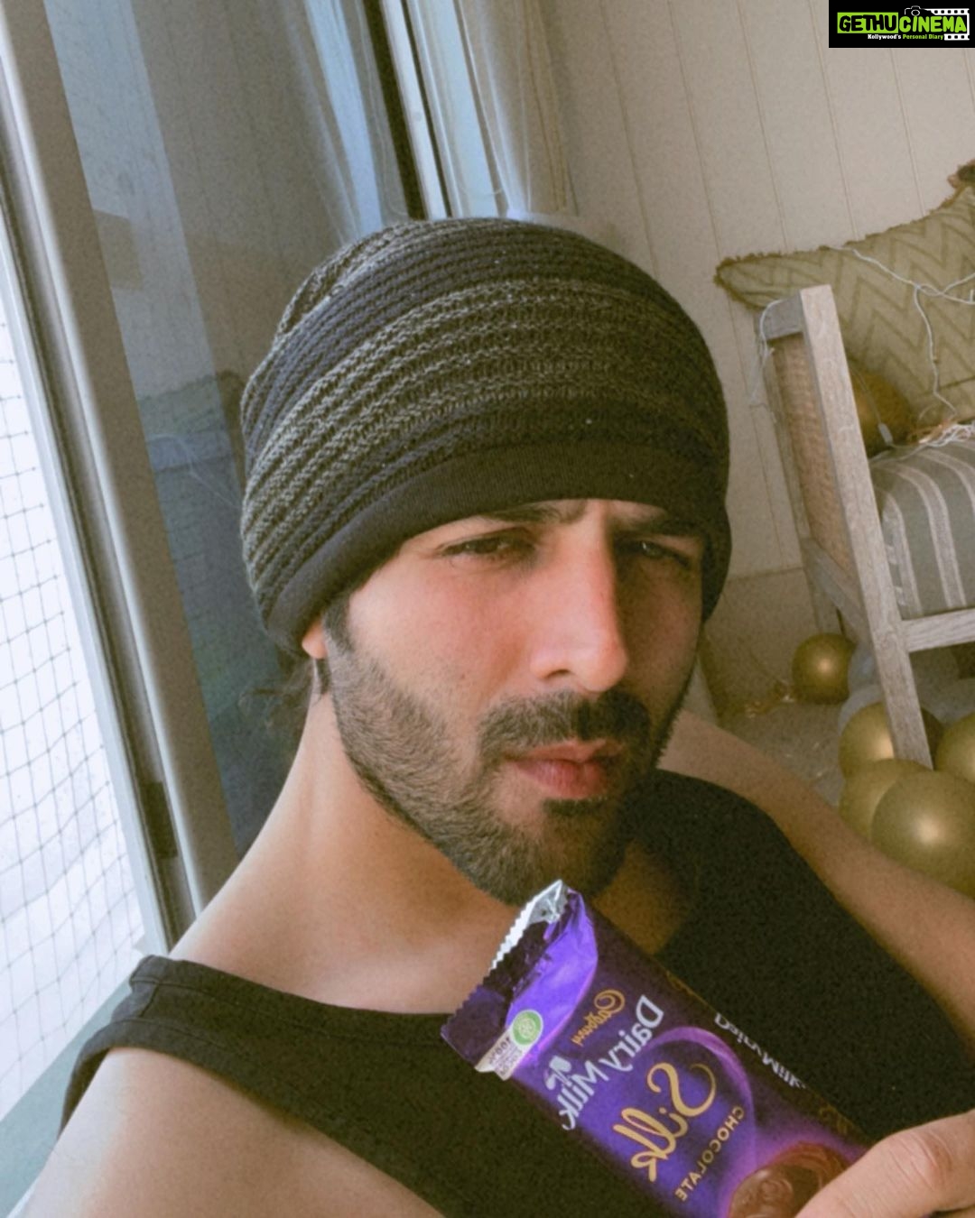 Kartik Aaryan Instagram - Normalise having meetha on a Monday afternoon
