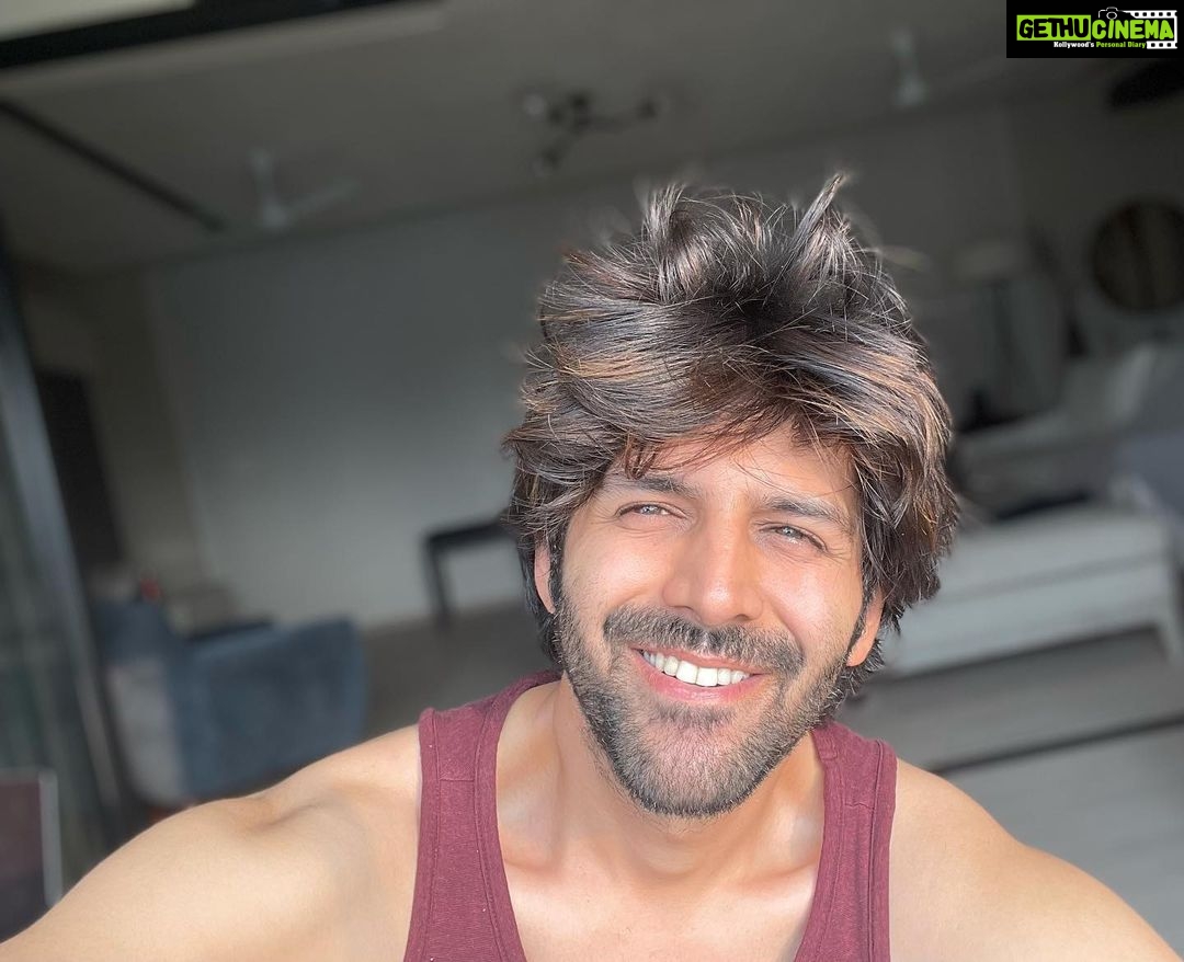 Kartik Aaryan Instagram - Smile toh mummy pe gayi hai