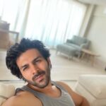 Kartik Aaryan Instagram – Sunday Morning Glow 💫