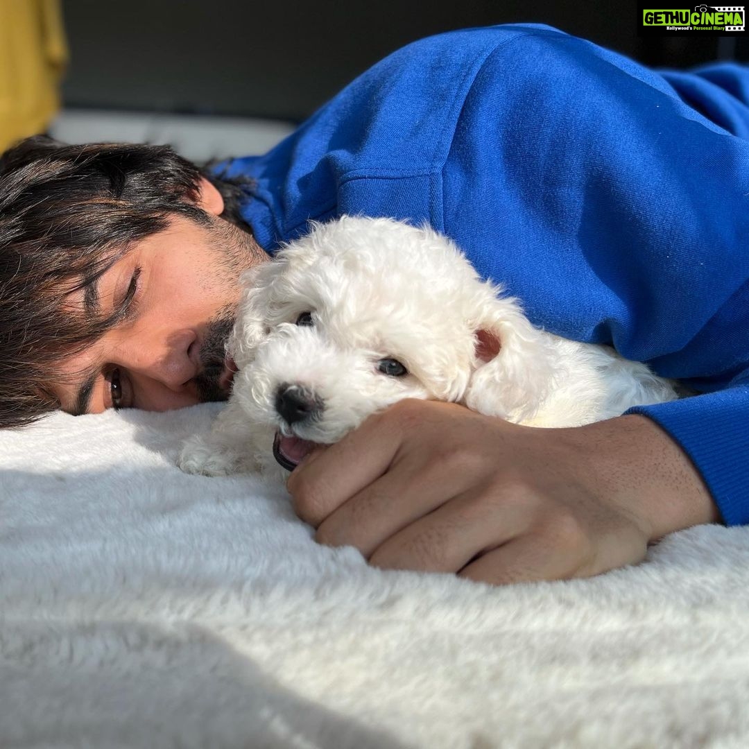 Kartik Aaryan Instagram - Its been a relaxing sunday for us both
